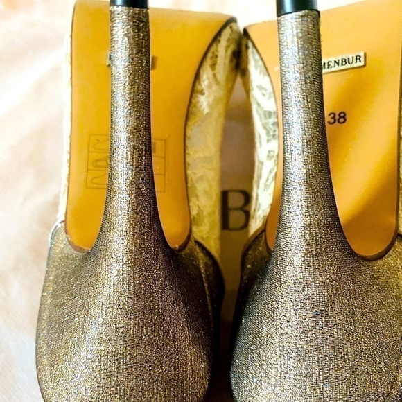 Menbur platform lace peep toe heels. Size 38=8 US. 4 inch heels. Worn once. - Picture 7 of 15